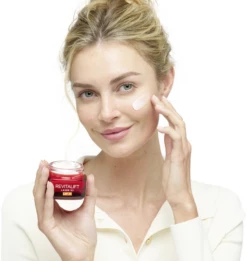 Laser X3 Dreifach-Power Anti-Age Pflege Tag LSF25 14 Laser X3 Dreifach-Power Anti-Age Pflege Tag LSF25 -Catrice Cosmetics Geschäft MAM 8761907 SHOP IMAGE 1.4